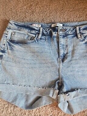 Vigoss Marley Distressed Cuffed Denim Shorts Light Wash Women Size 18 4" Inseam